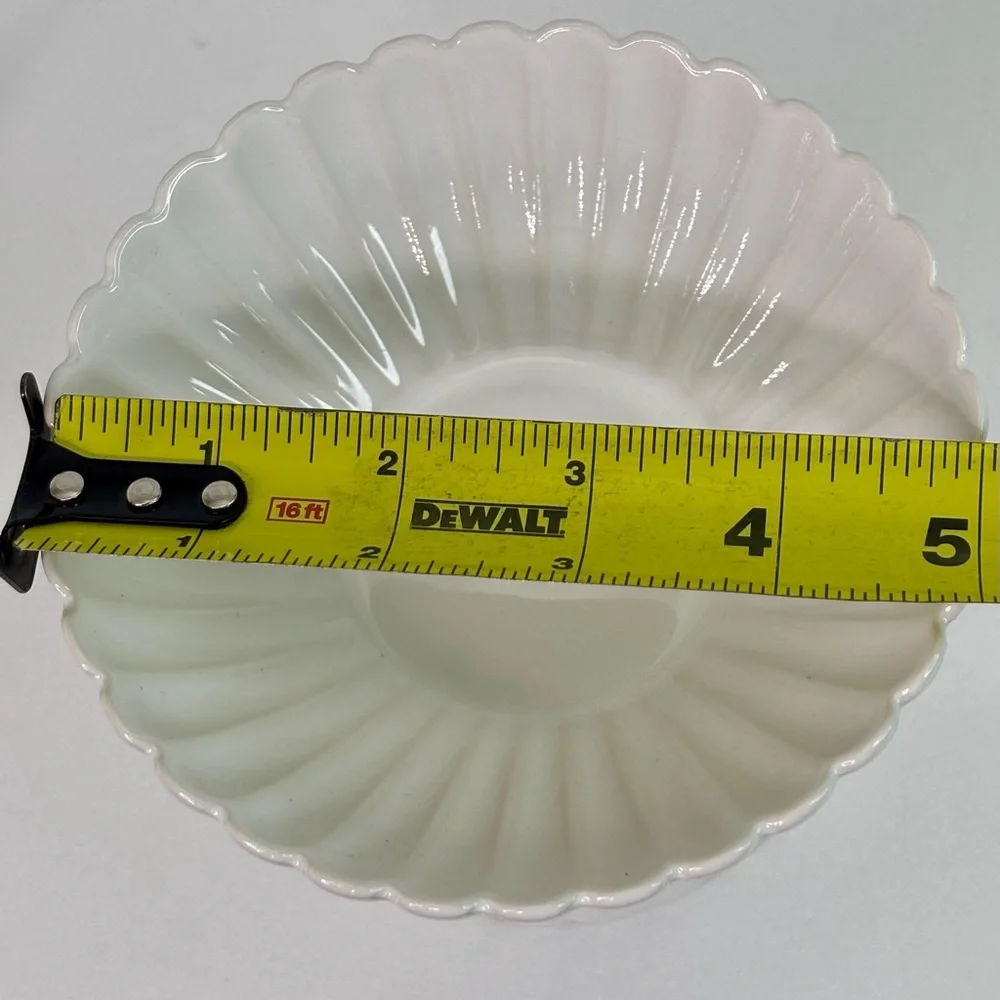 Dexypaws: Elevated Ceramic Bowl For Cats - White & Black Flower 8.45oz Capacity